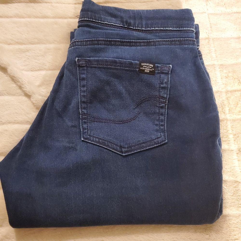 Levi skinny jogger. Size 6